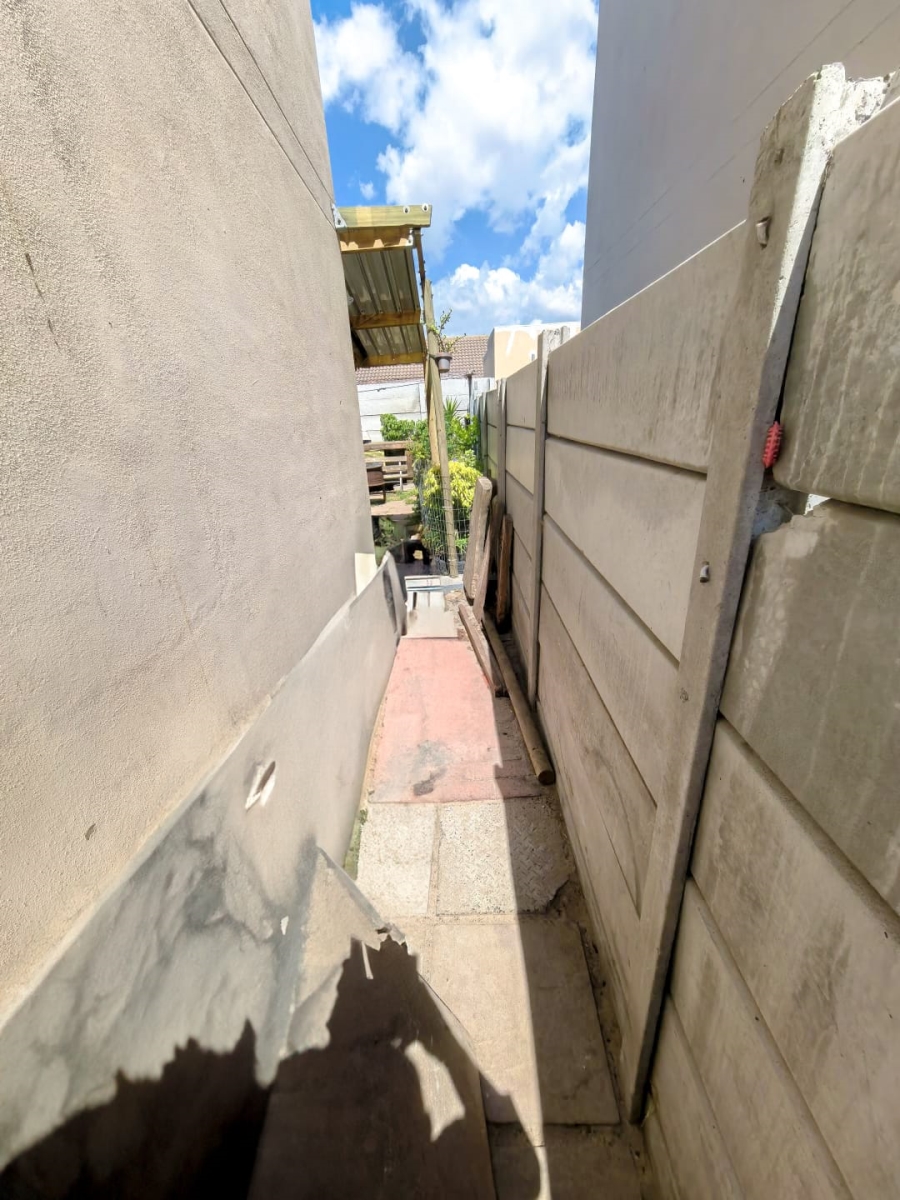 2 Bedroom Property for Sale in Pelican Park Western Cape